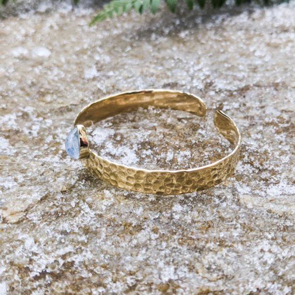 🌟LAST 1🌟NWT Baizaar Moonstone Hammered Brass Cuff - Picture 2 of 4